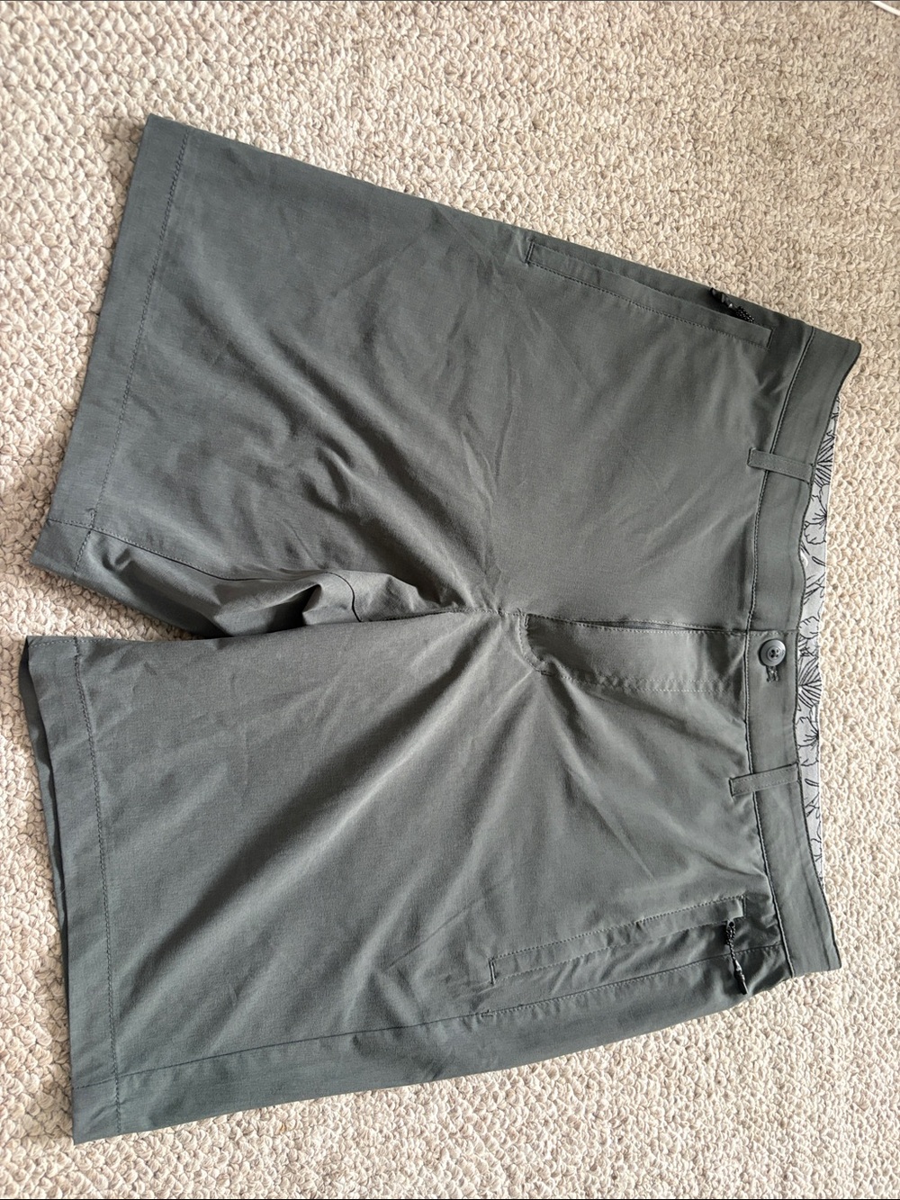 Quiksilver Men's Olive Green/Gray Hybrid Shorts Size:34 A28